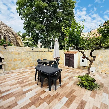 Apartamento Casa Con Cucina In Giardino E Parcheggio