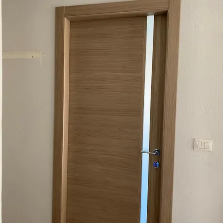 Casa Con Cucina In Giardino E Parcheggio