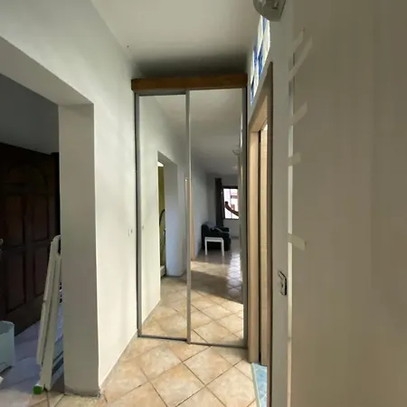 Casa Con Cucina In Giardino E Parcheggio *