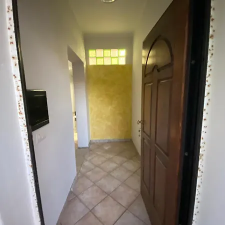 Casa Con Cucina In Giardino E Parcheggio *