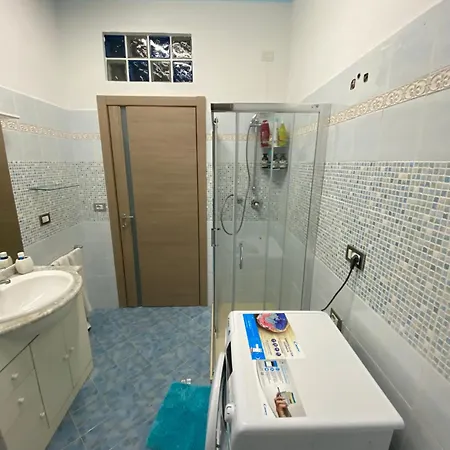 Casa Con Cucina In Giardino E Parcheggio *