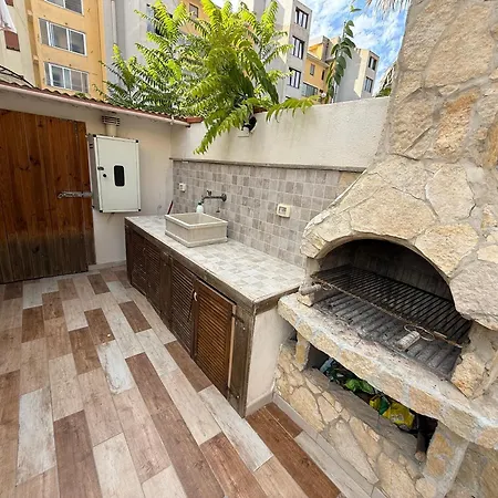 Casa Con Cucina In Giardino E Parcheggio
